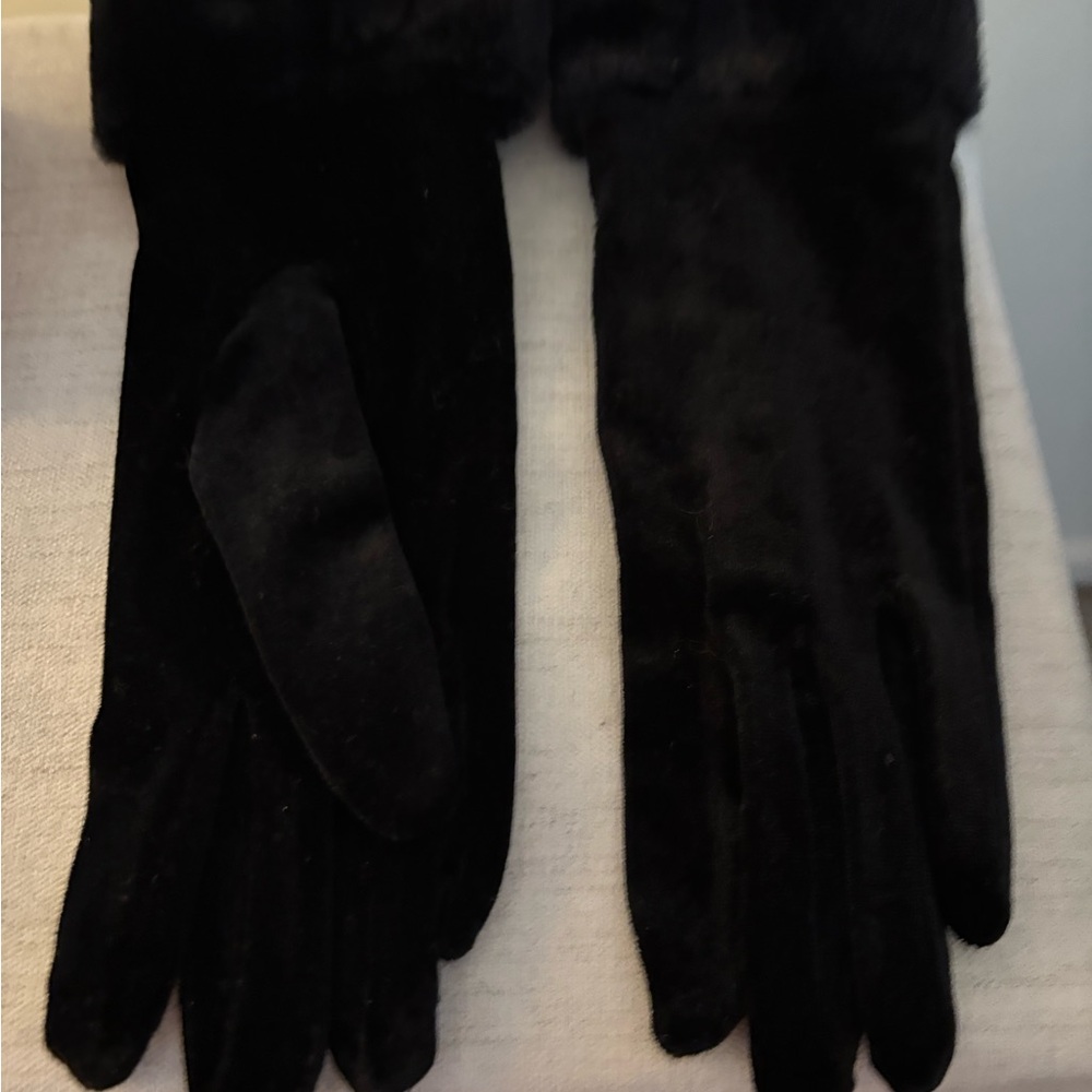 Elegant Black Velvet Gloves